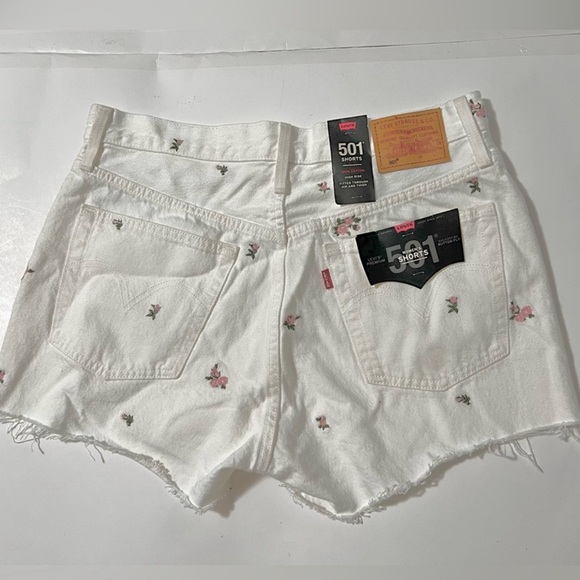 NWT-Sz 29- Levis Premium 501 High Waisted Shorts in Ivory w/embroidered flowers - Picture 2 of 5